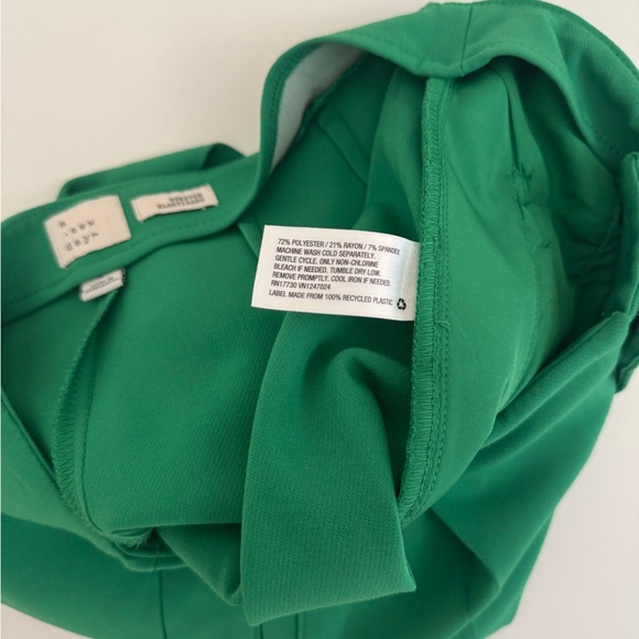 A New Day Women’s Midi Shorts Size 4 Green Tailored Shorts Pockets - Picture 6 of 6